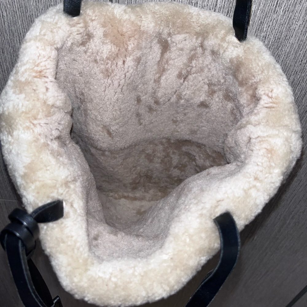 Burberry: Sherpa Fur Shearling Nova Check Reversible Tote โค๏ธ (rare find) - Picture 11 of 16
